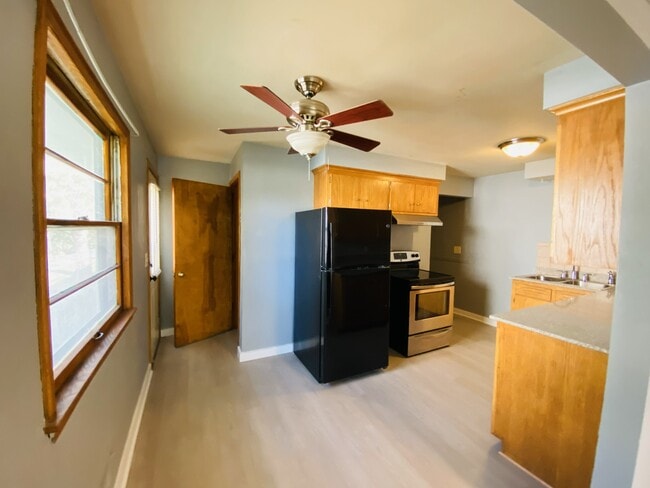 Building Photo - 4533 University Ave NE