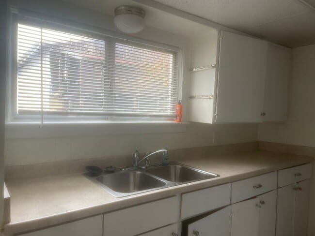 Building Photo - Charming 1BR with bonus room in Elma