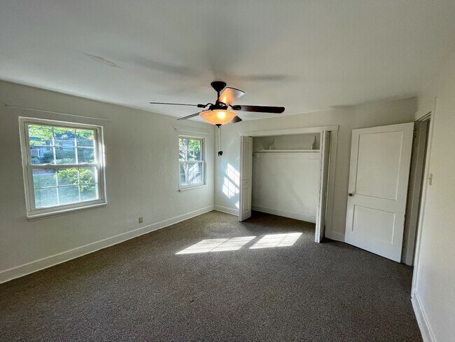 Foto del edificio - Beautiful Mt. Lebanon 4 bed 1.5 bath - Upd...