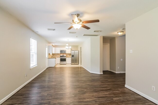 Foto del edificio - 1910 Emerald Pathway Dr