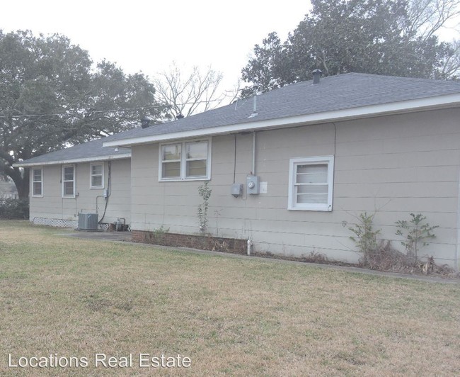 Building Photo - 675 Finchley Ave