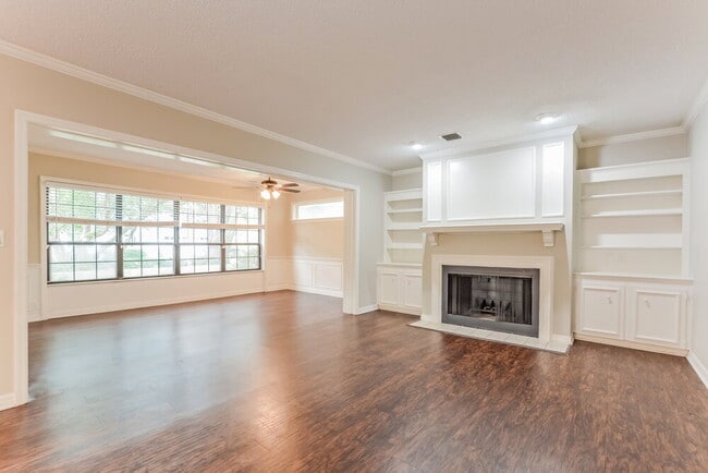 Building Photo - 1546 Lake Marion Dr