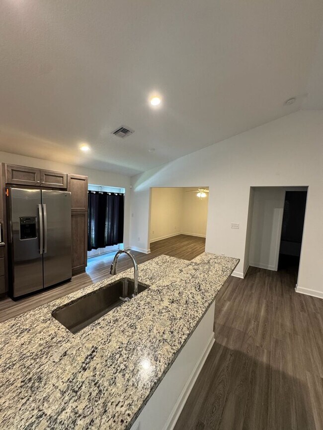 Foto del edificio - 2 Bedroom, 2 Bath, 1 car Garage home for rent