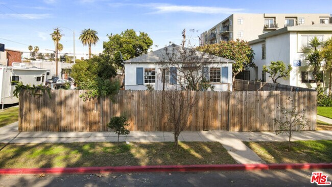 Building Photo - 3400 Mentone Ave