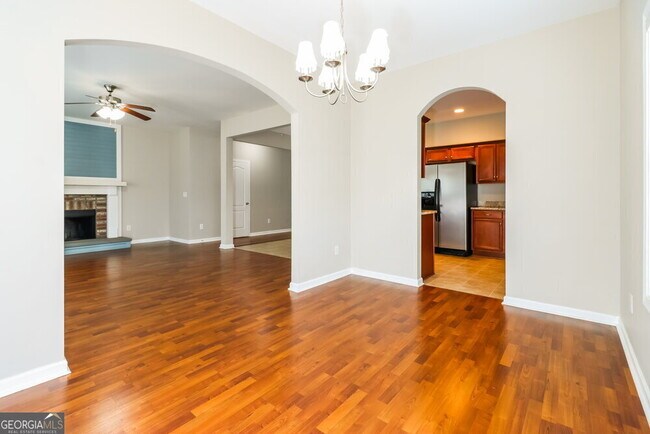 Building Photo - 6682 Silk Tree Pointe