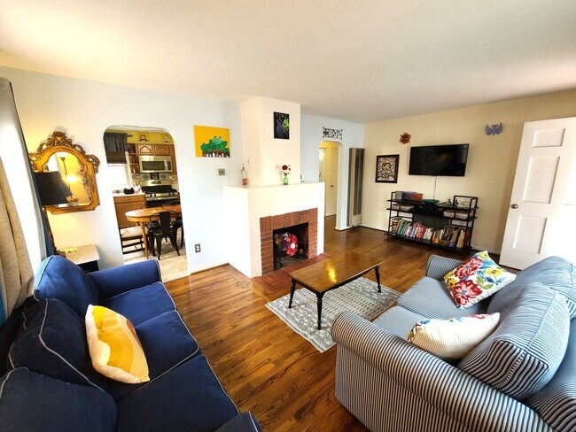 Foto del edificio - 638-640 E Manor Dr