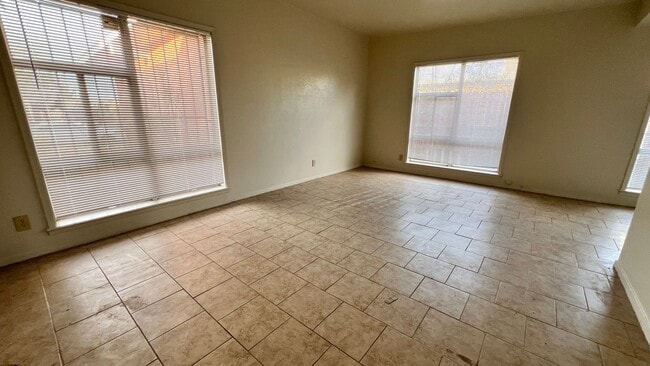 Building Photo - 5105 Danny Dr