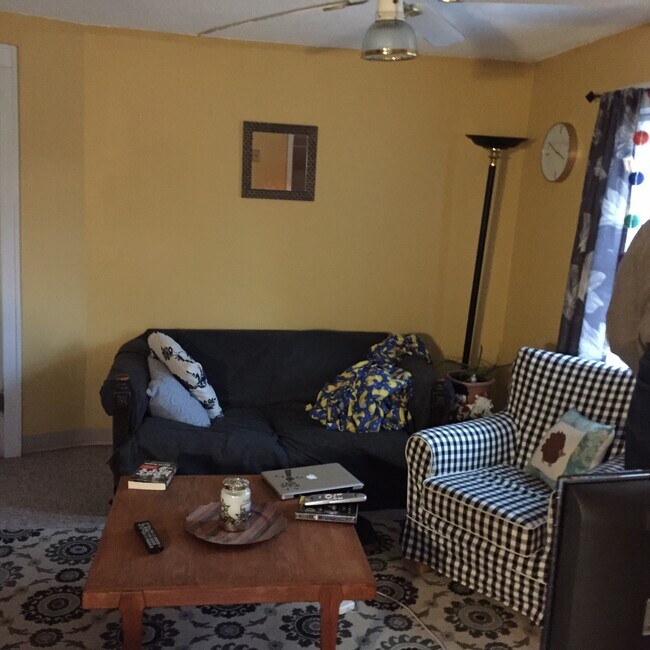 Living area with ceiling fan - 1437 W Minnehaha Ave