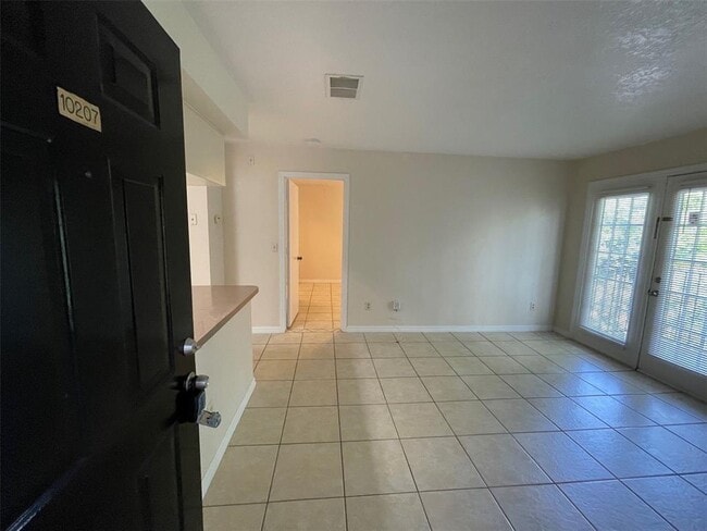 Building Photo - 10207 N Alafaya Trail