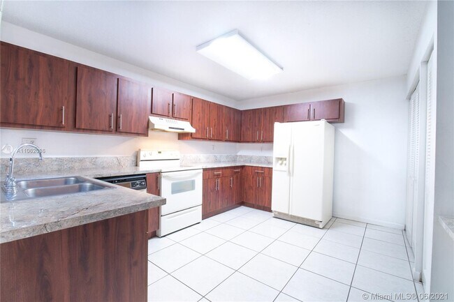 Foto del edificio - 6845 NW 169th St