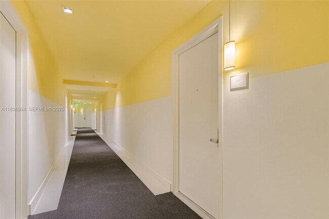 Building Photo - 475 Brickell Ave