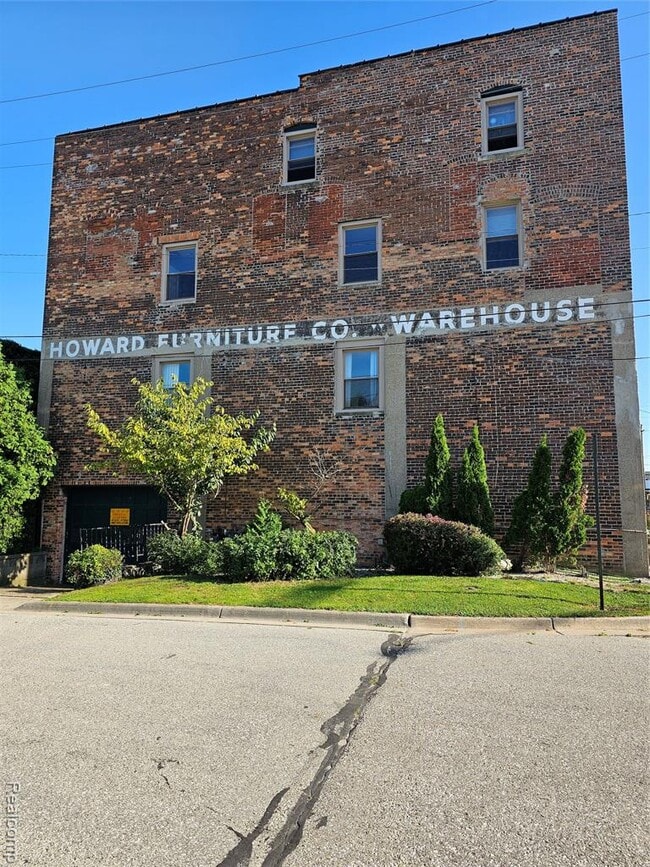 Building Photo - 1104 4th St