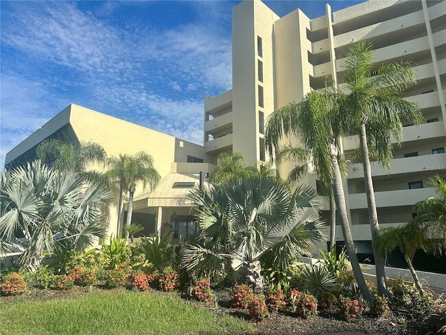 Building Photo - 6009 Sea Ranch Dr