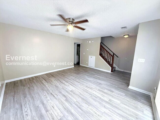 Foto del edificio - 5259 Falling Creek Ln