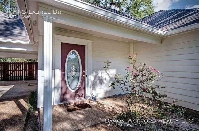 Foto del edificio - 1113 Laurel Dr