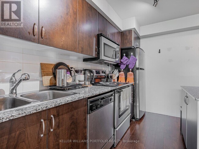 Photo du bâtiment - 215 Fort York Blvd