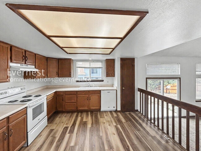 Building Photo - 4930 Sprangler Dr
