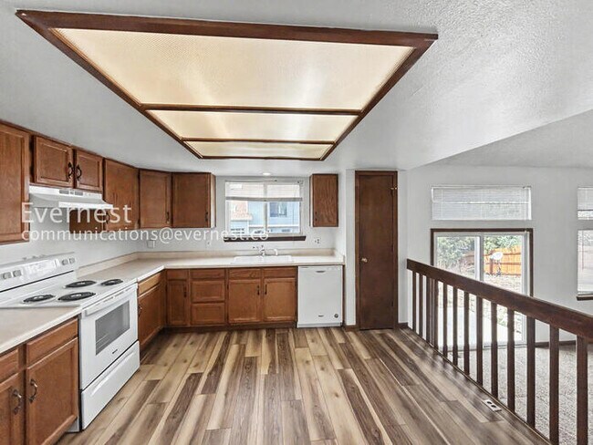 Foto del edificio - 4930 Sprangler Dr