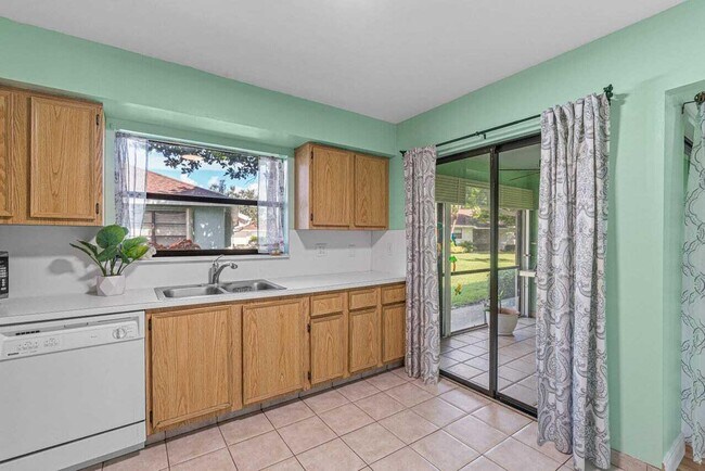Foto del edificio - 9825 Walnut Tree Way