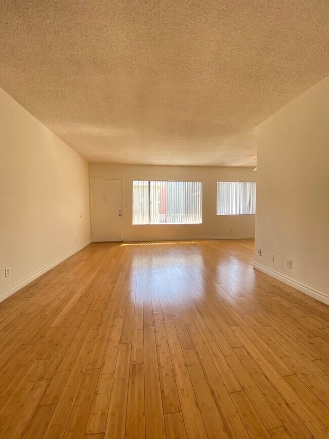 Interior Photo - 3901 Tilden Ave
