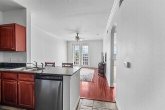 Building Photo - 7575 Kirby Dr