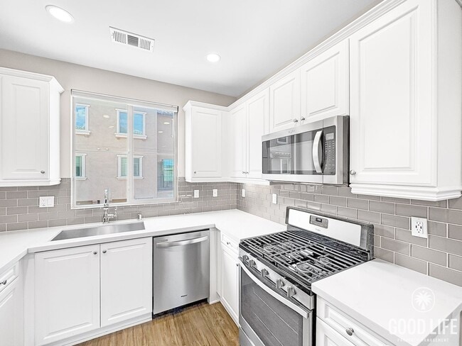 Foto del edificio - Beautiful 2B/2.5BA Townhouse. NEWER CONSTR...