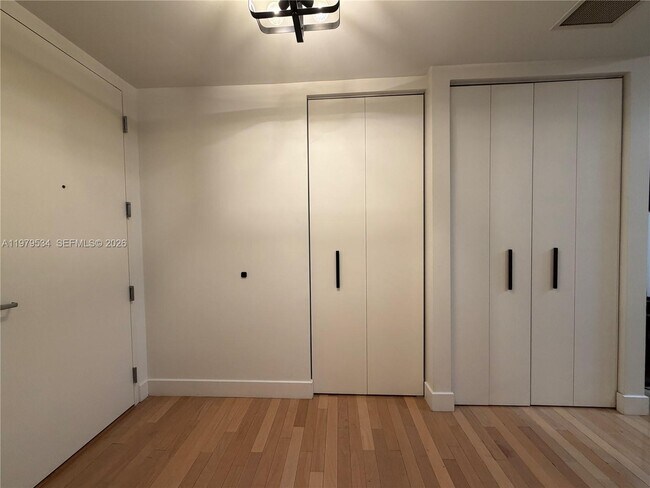 Foto del edificio - 150 E Robinson St