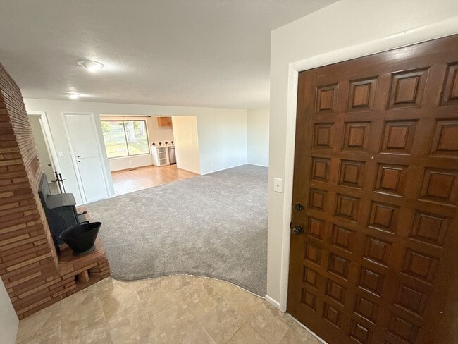 Building Photo - 3 Bedroom, 2 bath house in Moyina Heights