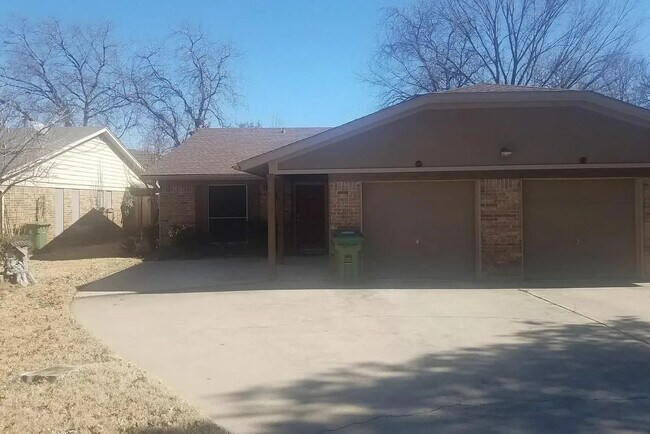 Foto del edificio - 618 Billie Ruth Ln