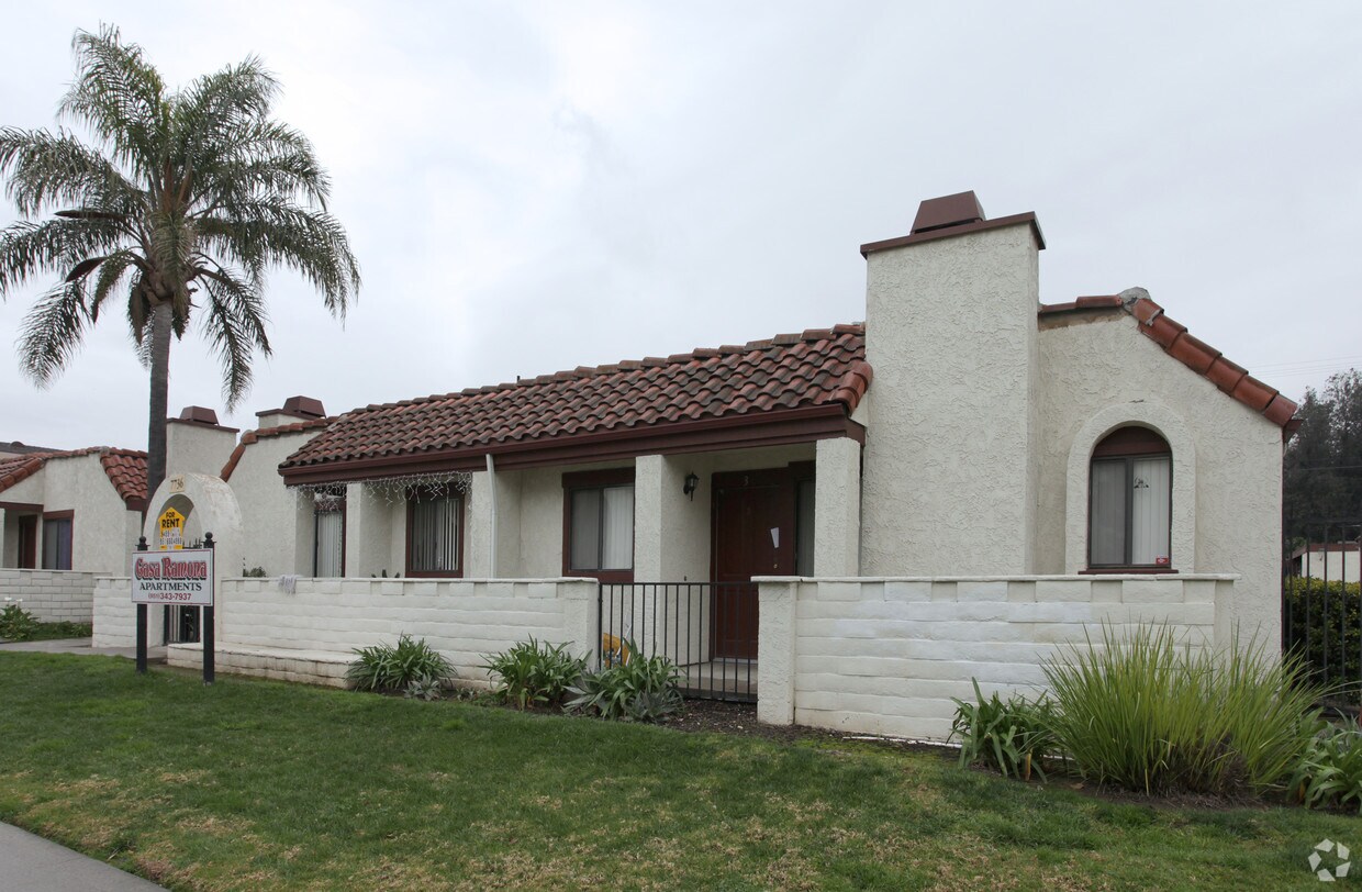 Foto principal - 7730 Magnolia Ave
