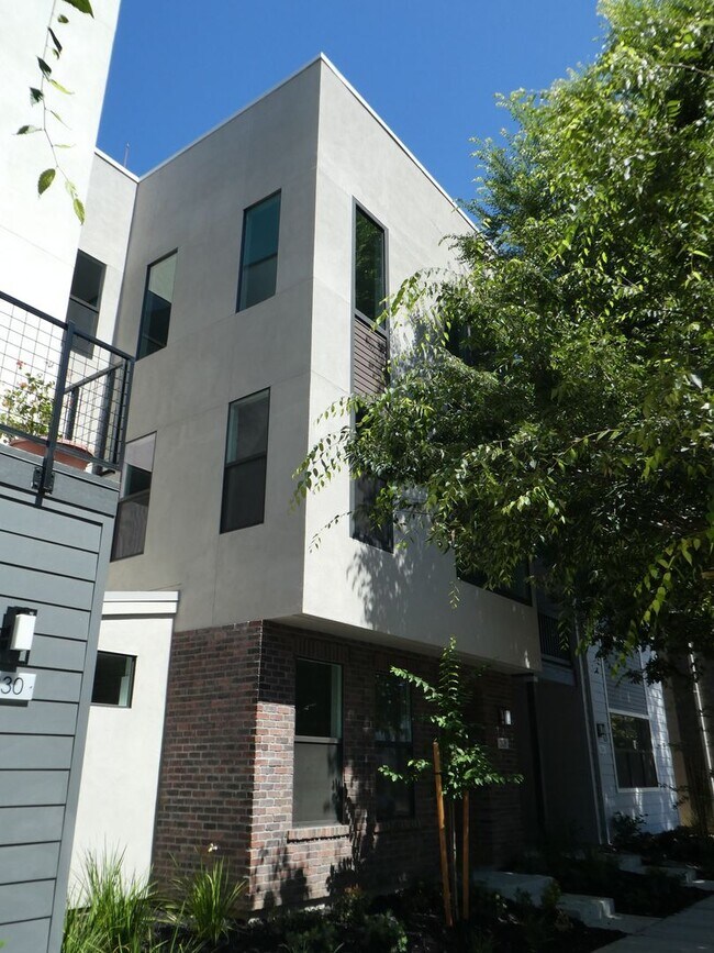 Foto del edificio - 2 bedroom | 2.5 bathrooms | Home in Alkali...