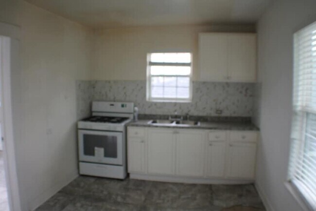 Foto del edificio - 508 Wayside Dr