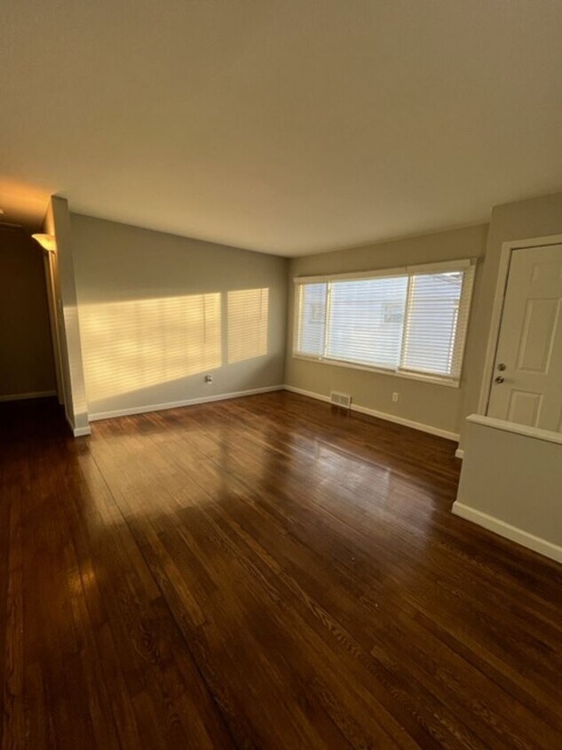 281828202820 Allegheny Ave Unit 2820 Allegheny Avenue, Bexley, OH