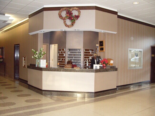 Concierge desk - 700 7th St SW