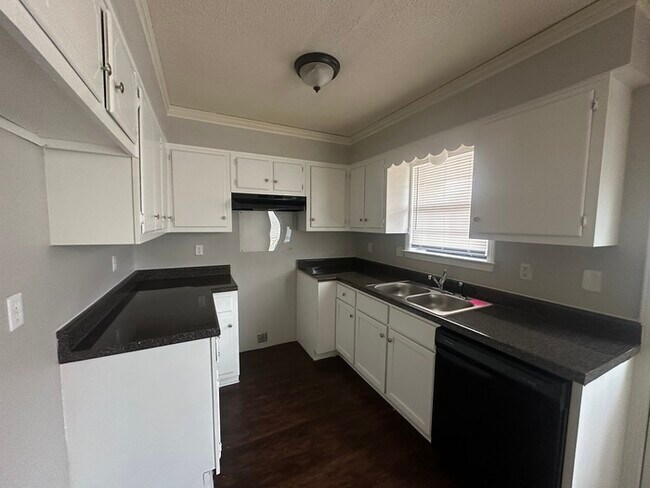 Building Photo - 2646 Harlingen Dr