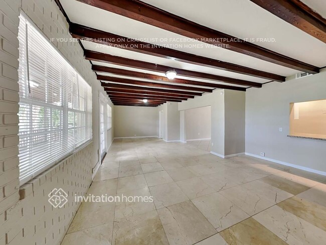 Foto del edificio - 1261 NW 202nd St