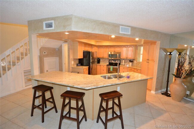 Building Photo - 211 Seabreeze Cir