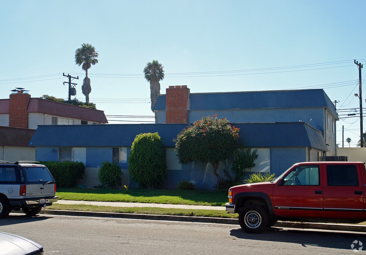 Building Photo - 4831 Petit Dr