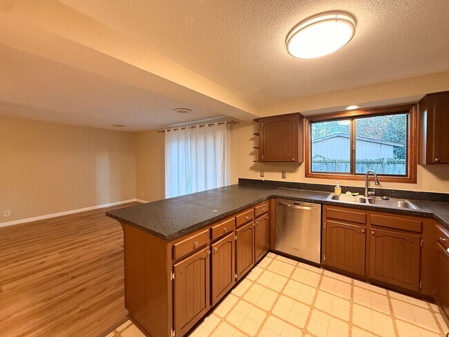 Foto del edificio - 4403 Panther Ct NE