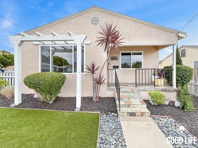 Foto del edificio - Inviting 3BD/2BA South Park Home with Turf Yards, Hardwood Floors & A/C