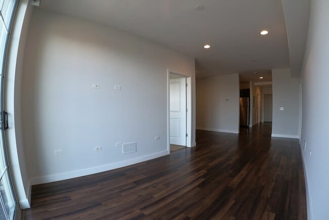 Building Photo - 4447 N Kedzie Ave