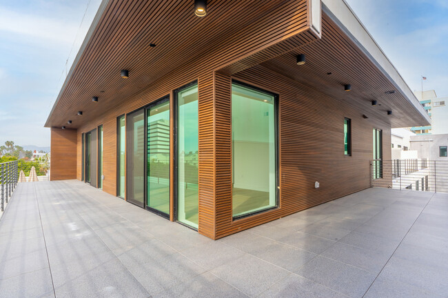 Building Photo - The Alon SM