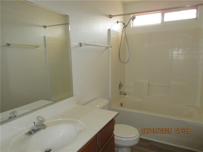 Foto del edificio - 2619 Crozier Ave