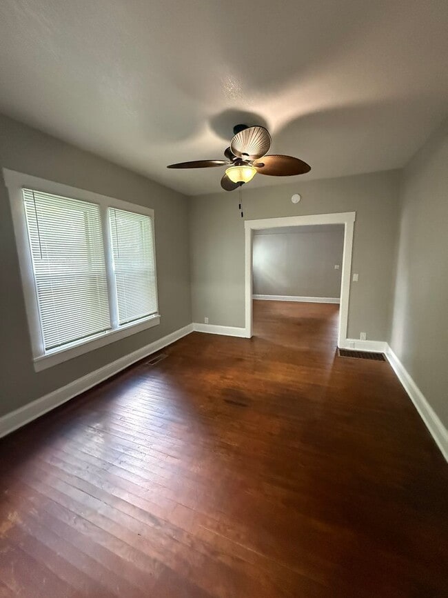 Building Photo - Charming Home in North Knoxville!