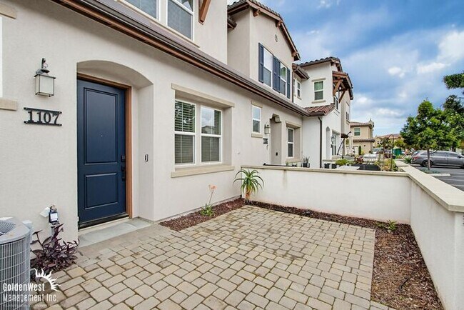 Foto del edificio - Bright & Modern 3Bdm 2Ba Townhome in Vista!