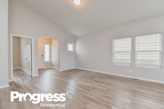 Foto del edificio - 2370 Spring Blossom Dr