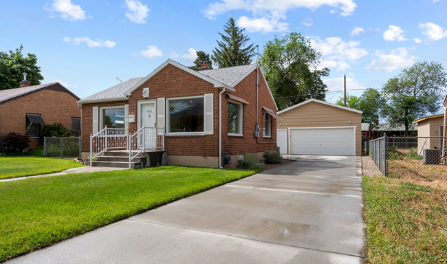 Building Photo - Freshly Renovated 3 Bed 2 Bath Home!