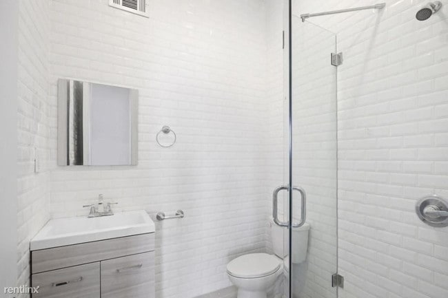 Foto del edificio - 3 br, 2 bath  - 1st floor 2nd floor