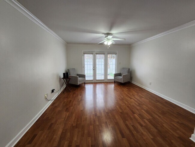 Foto del edificio - 2 Bedroom Condo in Midwood