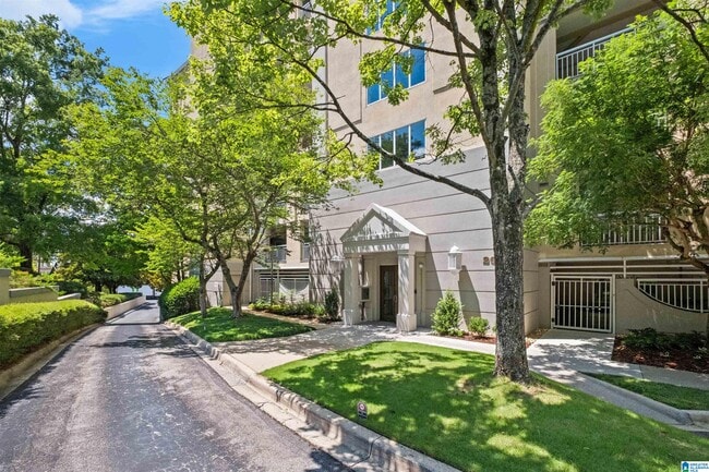 Building Photo - 2600 Arlington Ave S